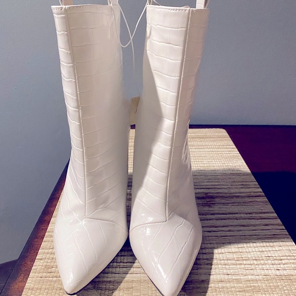 Women’s boots with heel. Size 10 - Picture 2 of 2